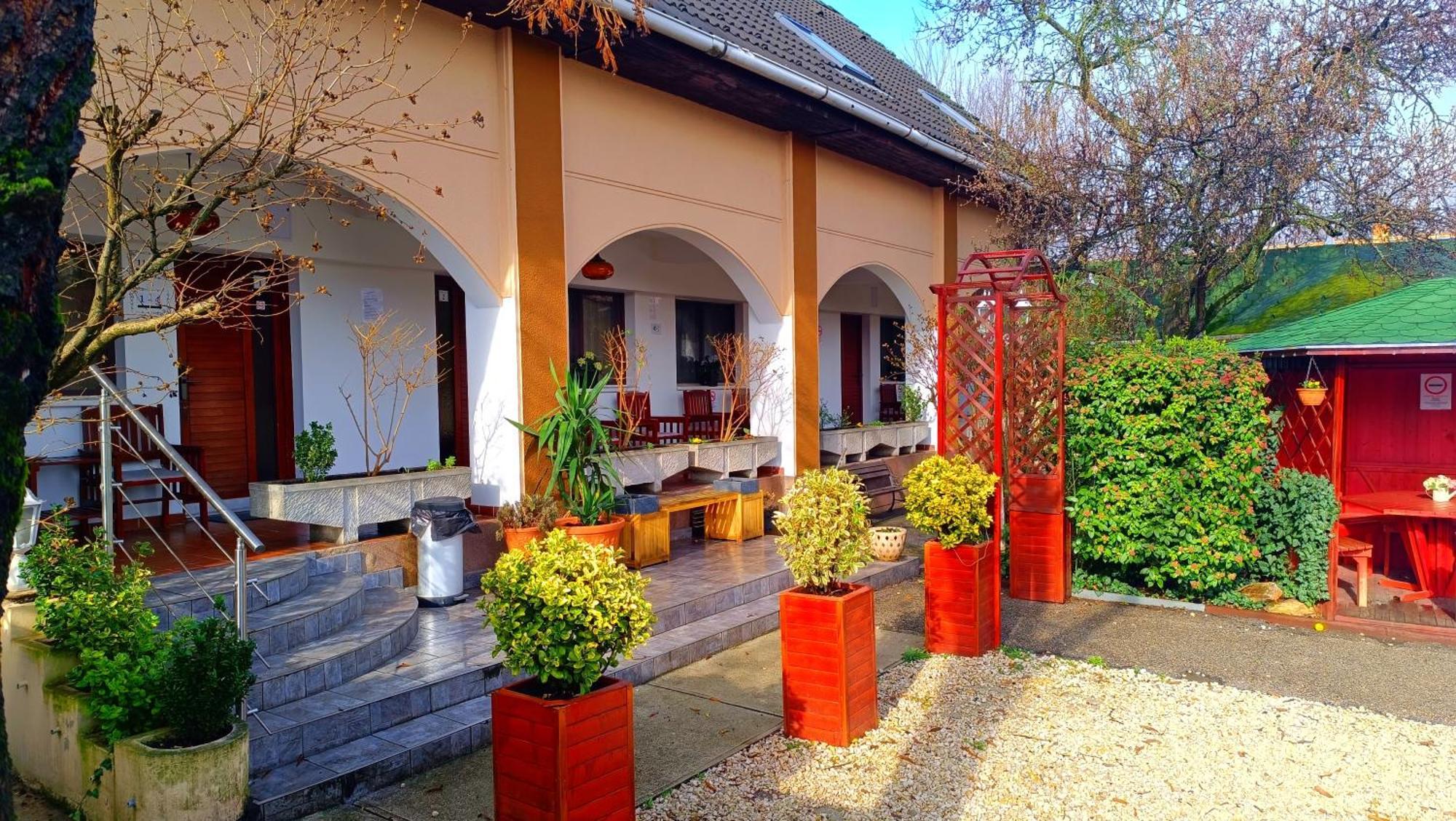 Hotel Oswaldo Budapest Exterior photo